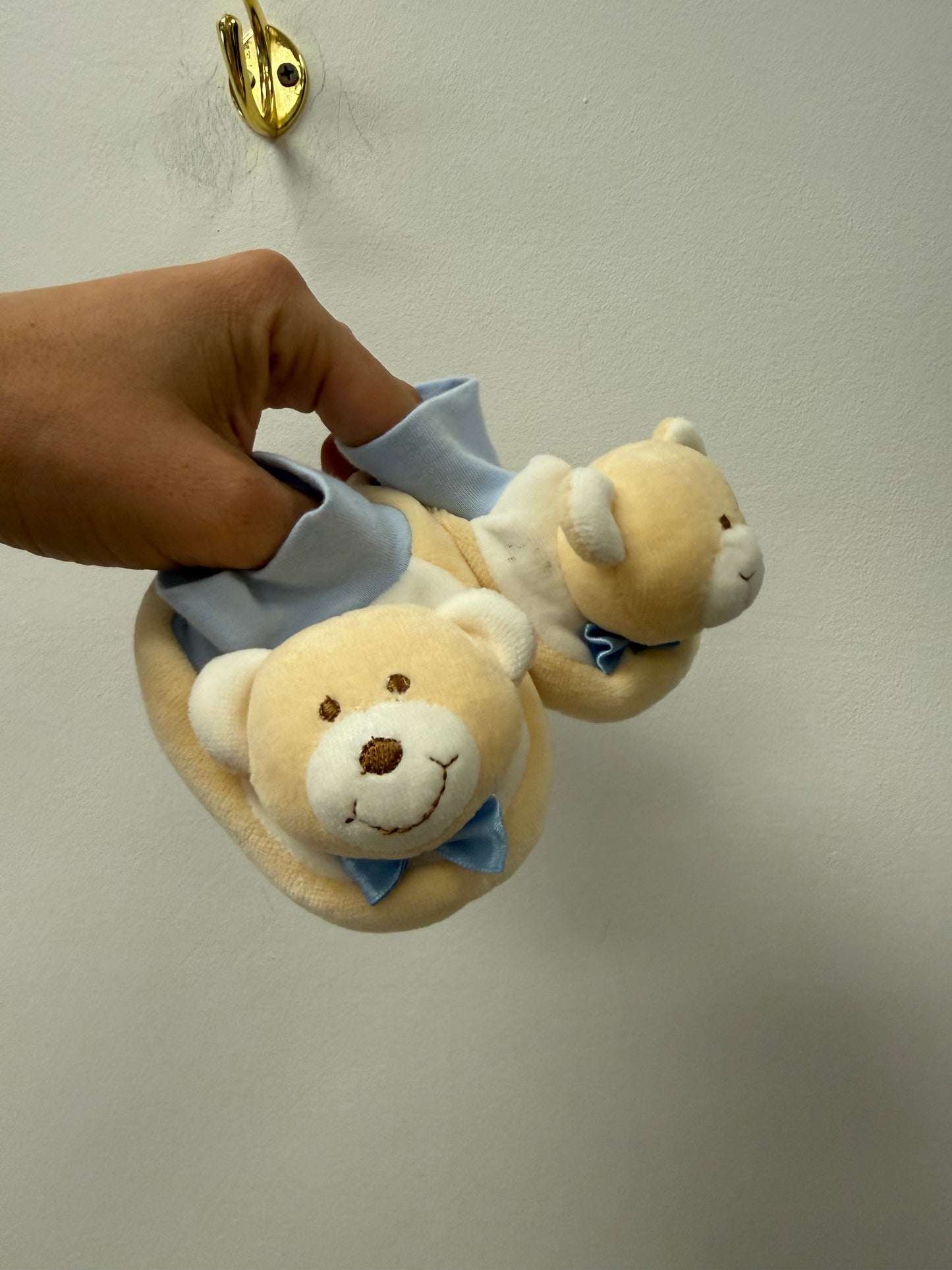 BEAR SLIPPERS SIZE 0-12M