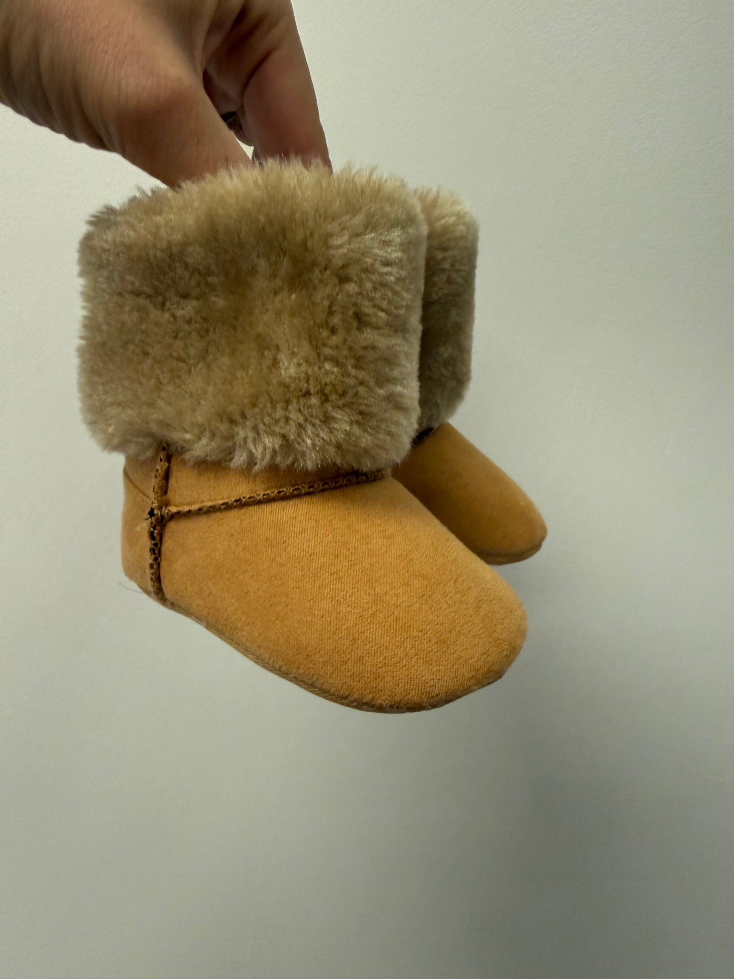 LITTLE ME GOLD HEART BOOTIES SIZE 0-6M
