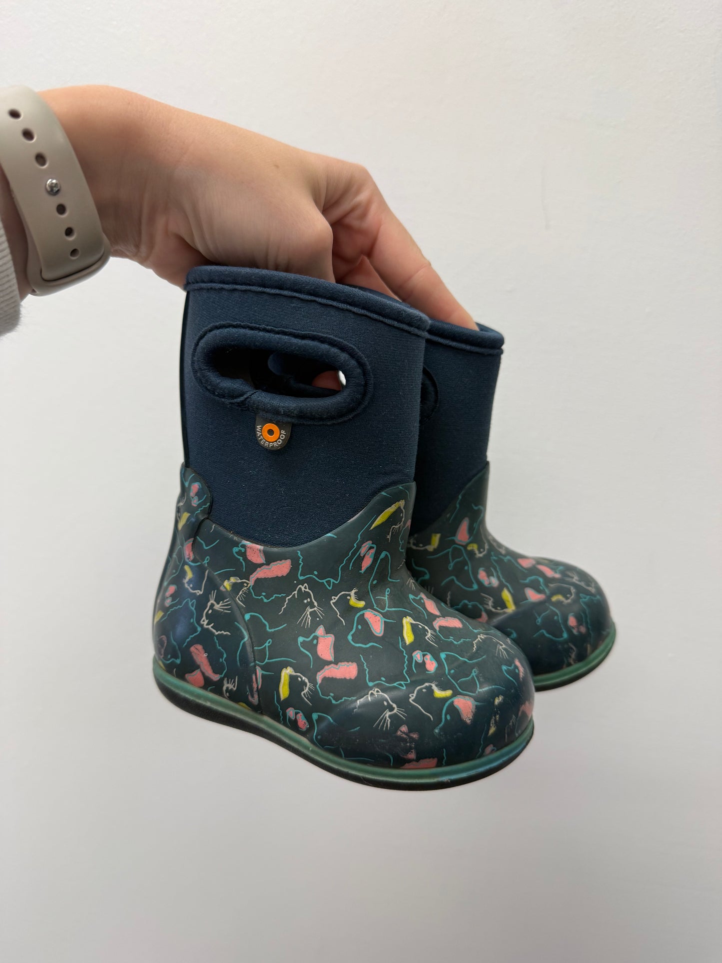 BOGS CAT & DOG DESIGN SIZE 4