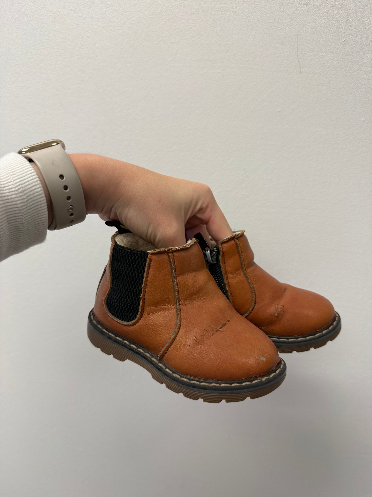 BROWN LEATHER TODDLER BOOTS SIZE 5