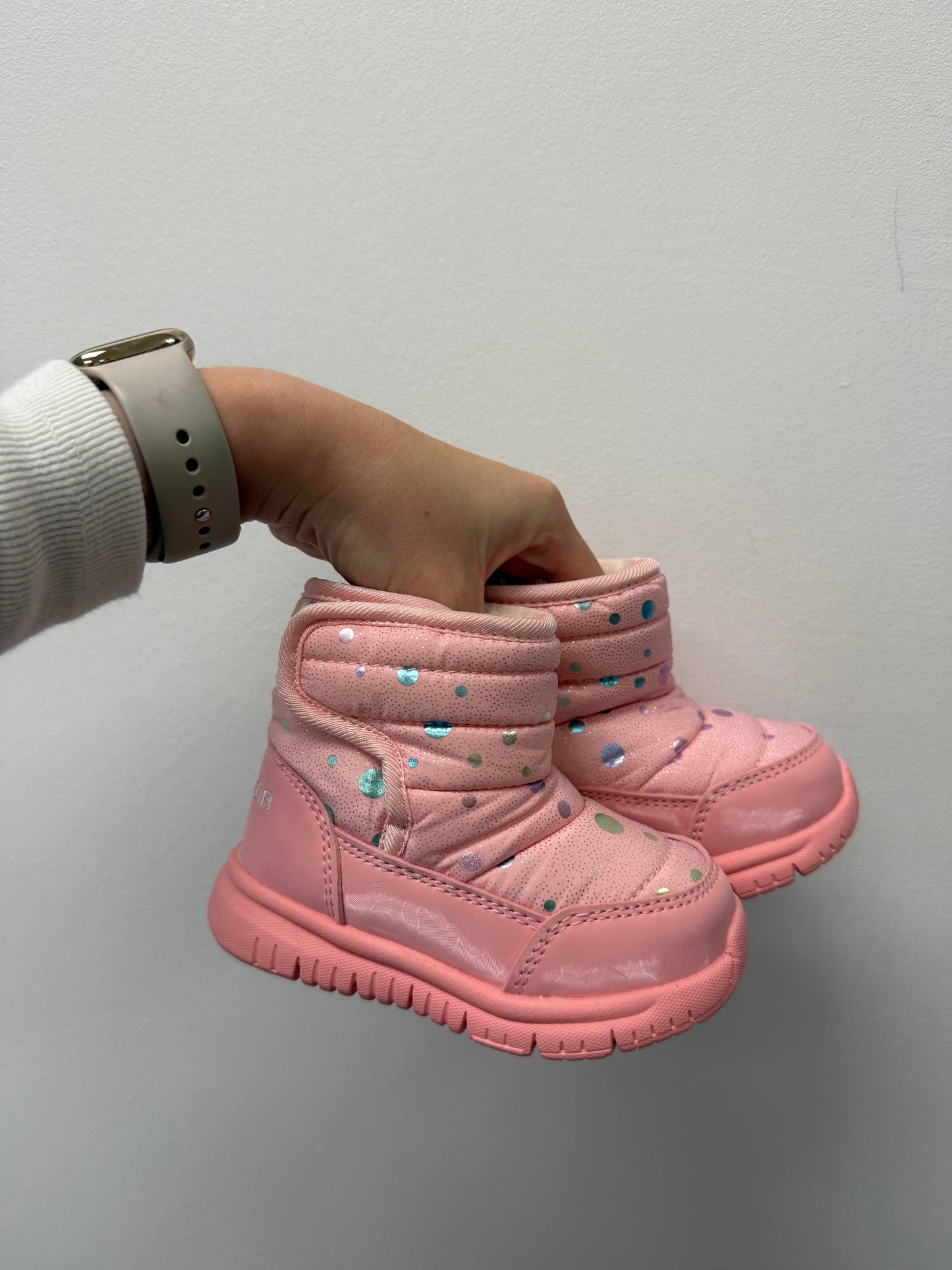 NEW HOBIBEAR WINTER BOOTS SIZE 5
