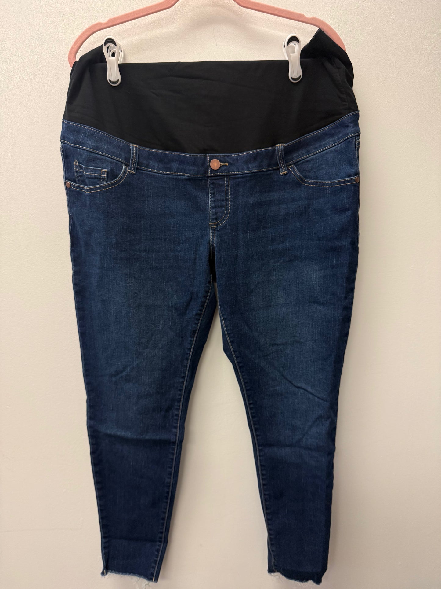 PAISLEY SKY MATERNITY JEANS SIZE XL