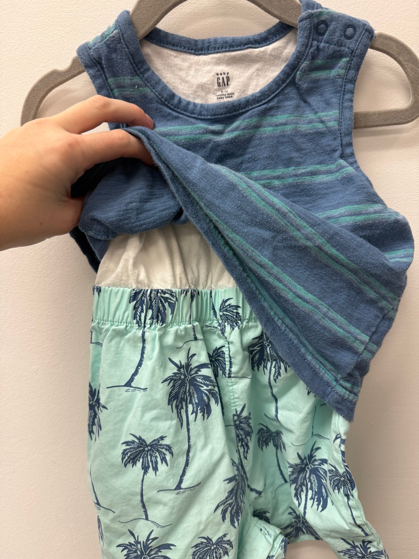 BABY GAP SHORTS + SHIRT ROMPER SIZE 6-12M