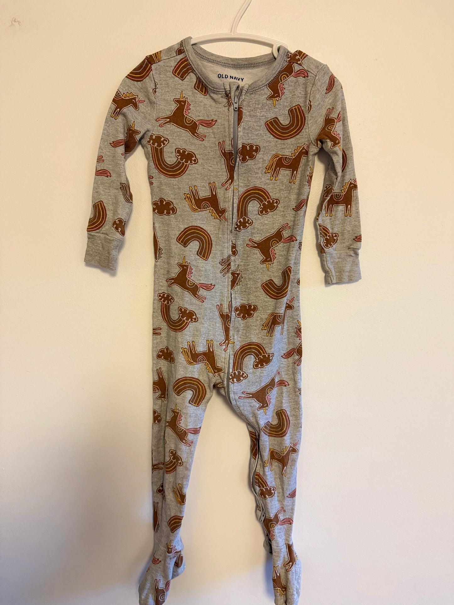 OLD NAVY RAINBOW SLEEPER SIZE 2T