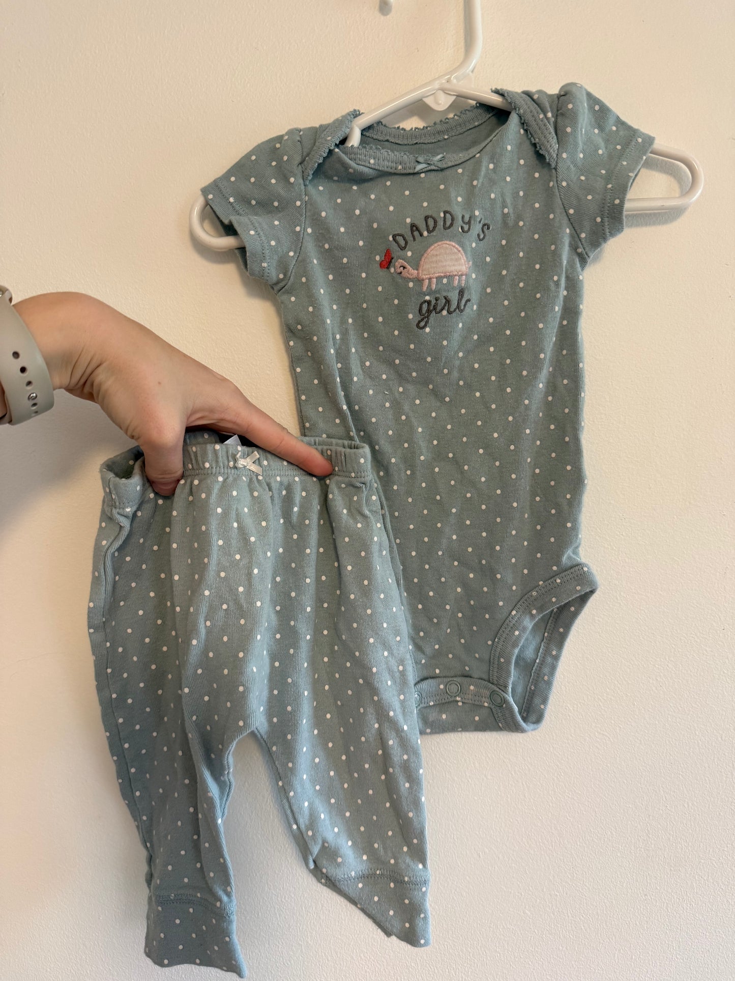 CARTERS ONESIE OUTFIT SIZE 6M