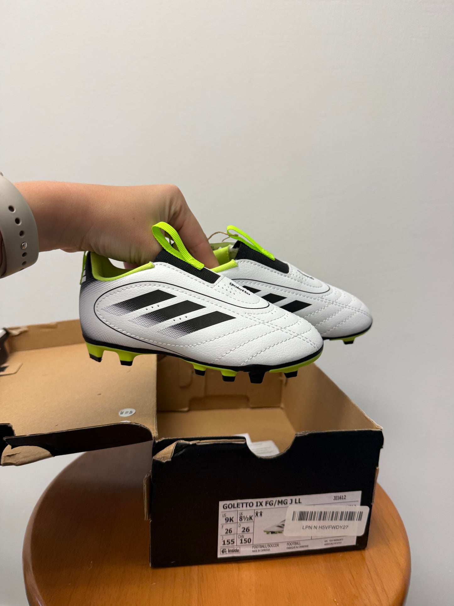 NEW ADIDAS SOCCER CLEATS SIZE 9