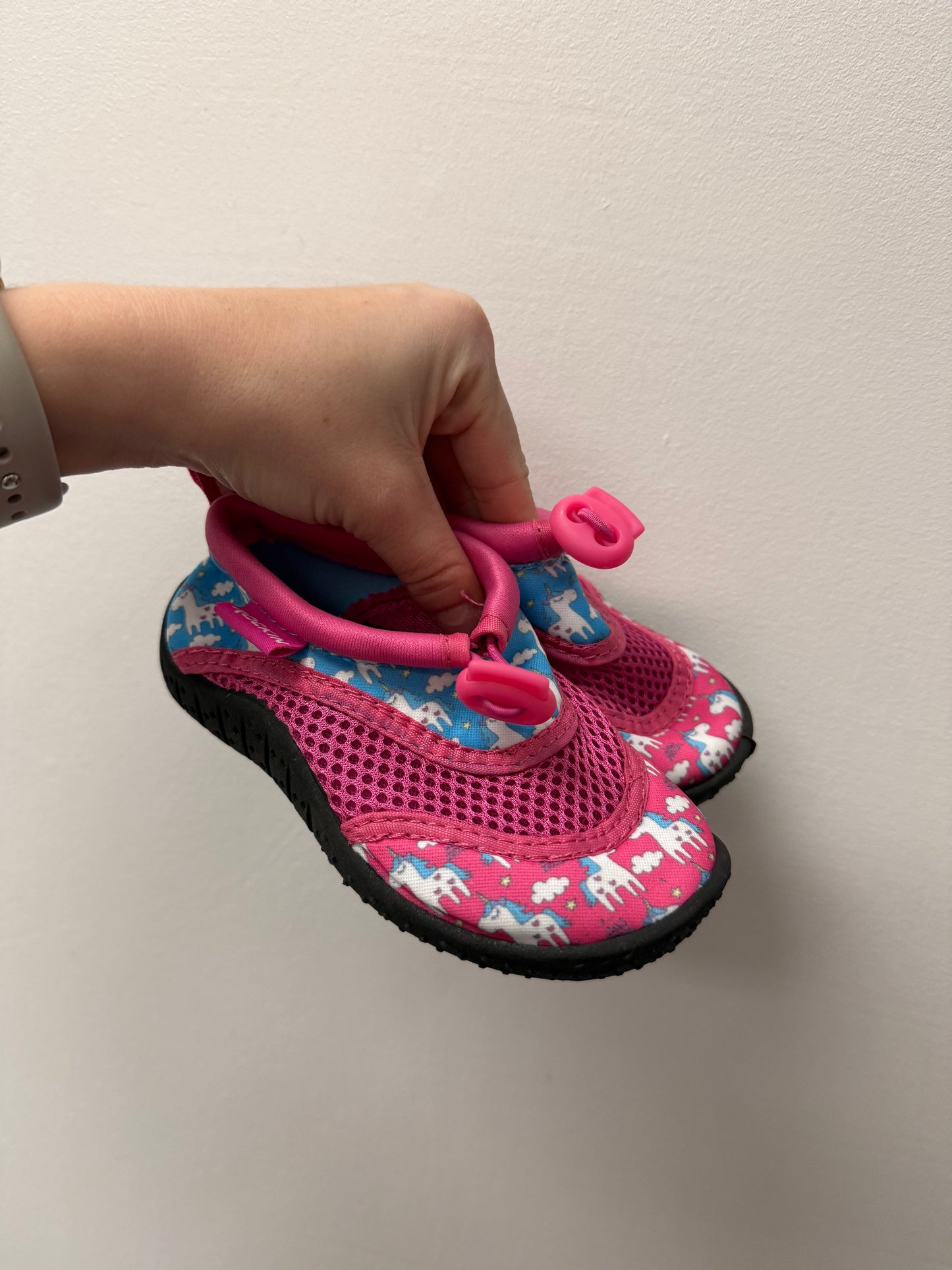 NWOT ROCKIN WATER SHOES SIZE 6