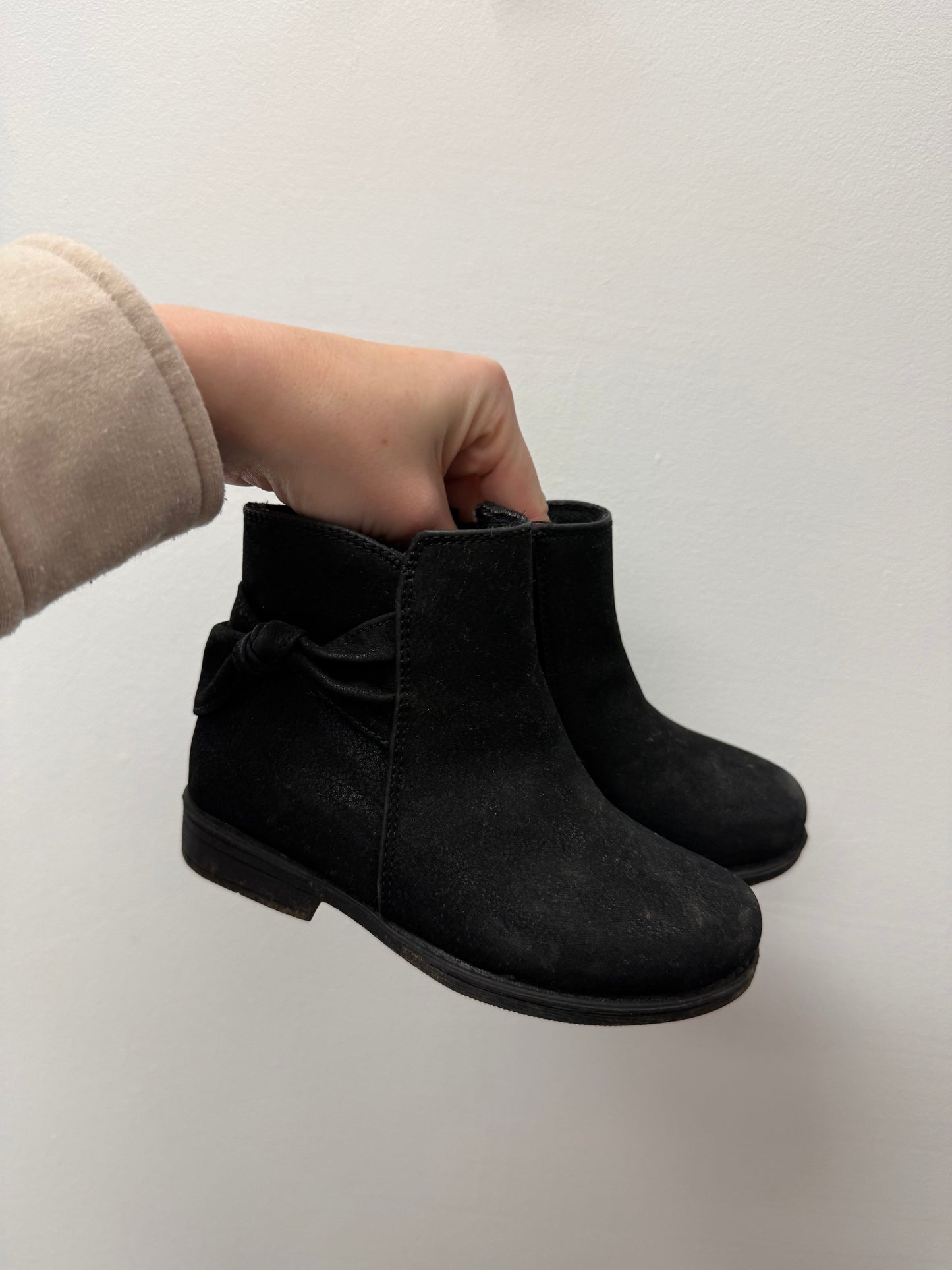 RACHEL BOOTS SIZE 9 (BLACK)