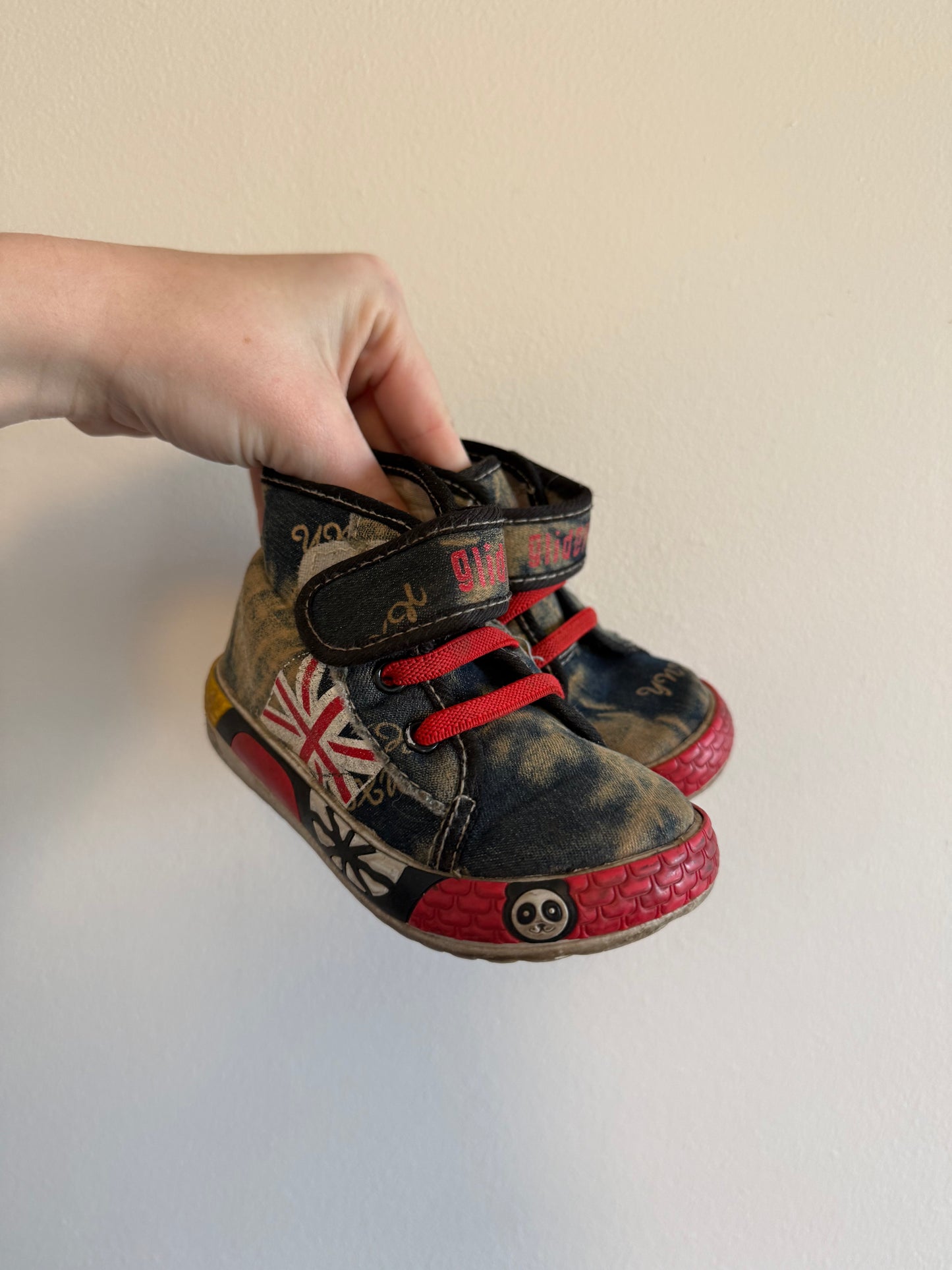 GLIDER SHOES SIZE 7