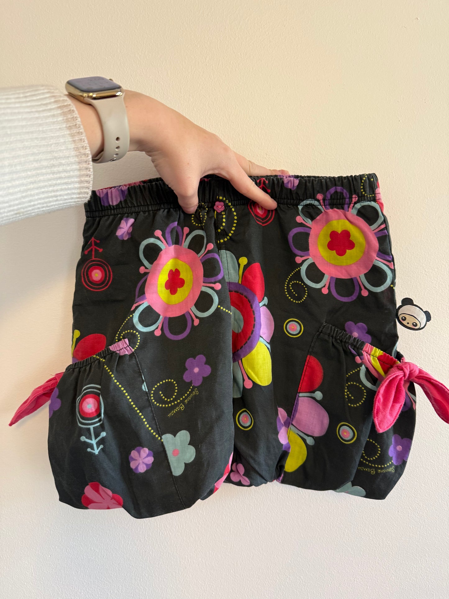 BLACK FLORAL SHORTS SIZE 8-10