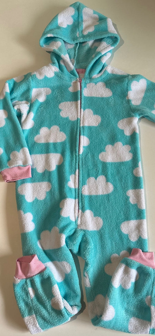 *Play* Children's Place, Fleece Blue Clouds Hooded Sleeper with No Feet - Size Small (5/6)
