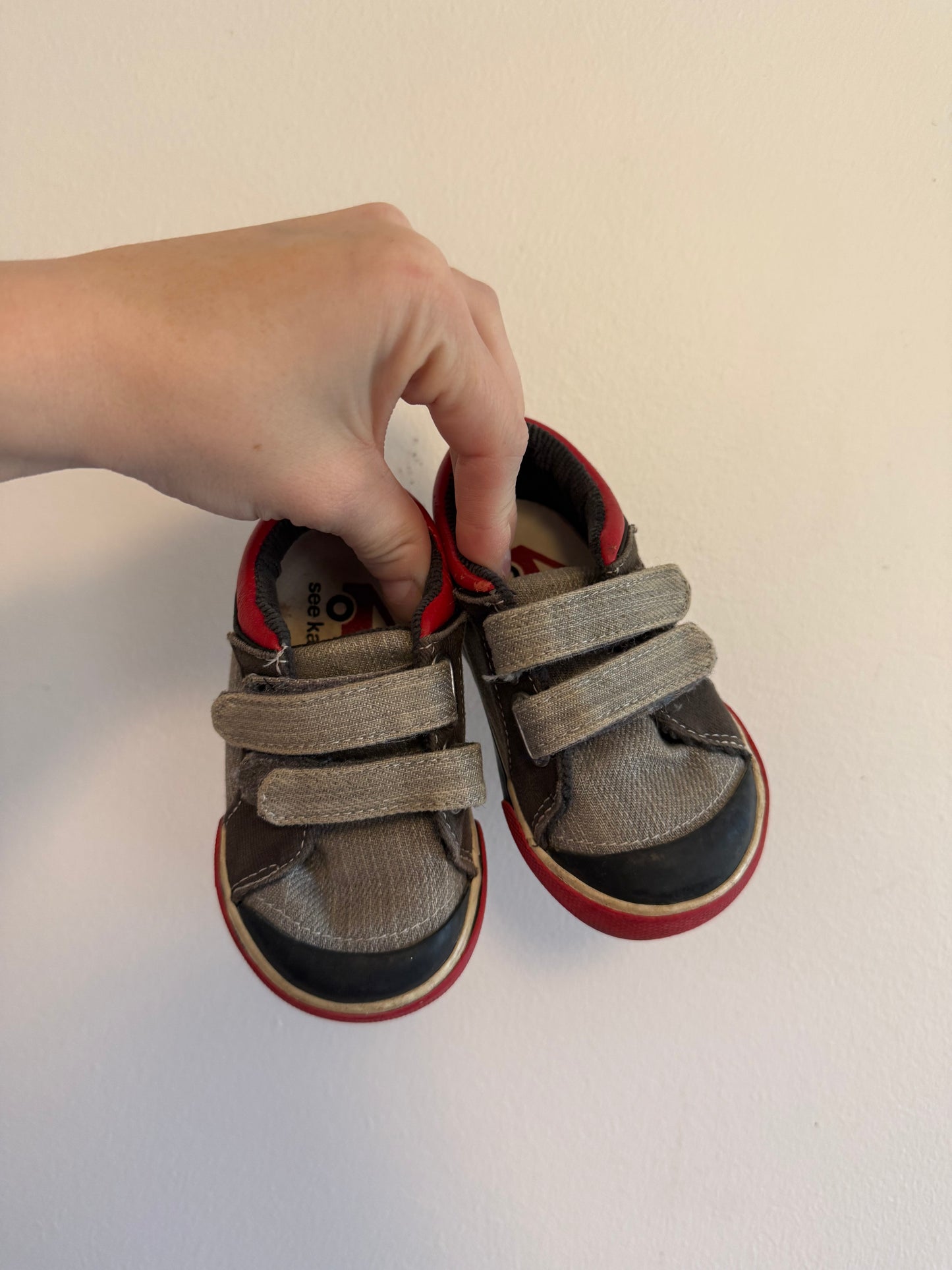 SEE KAI RUN SHOES SIZE 4