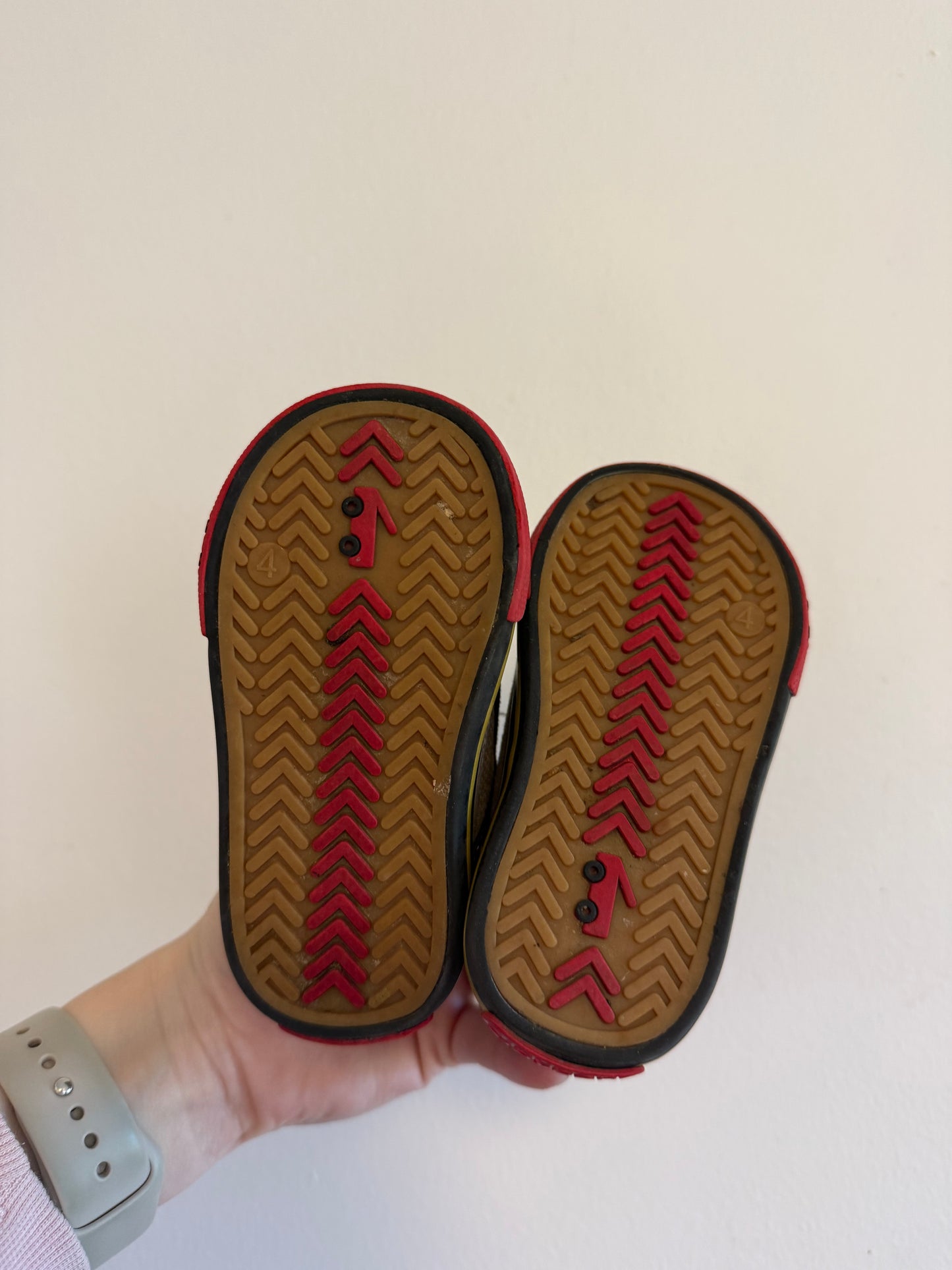 SEE KAI RUN SHOES SIZE 4