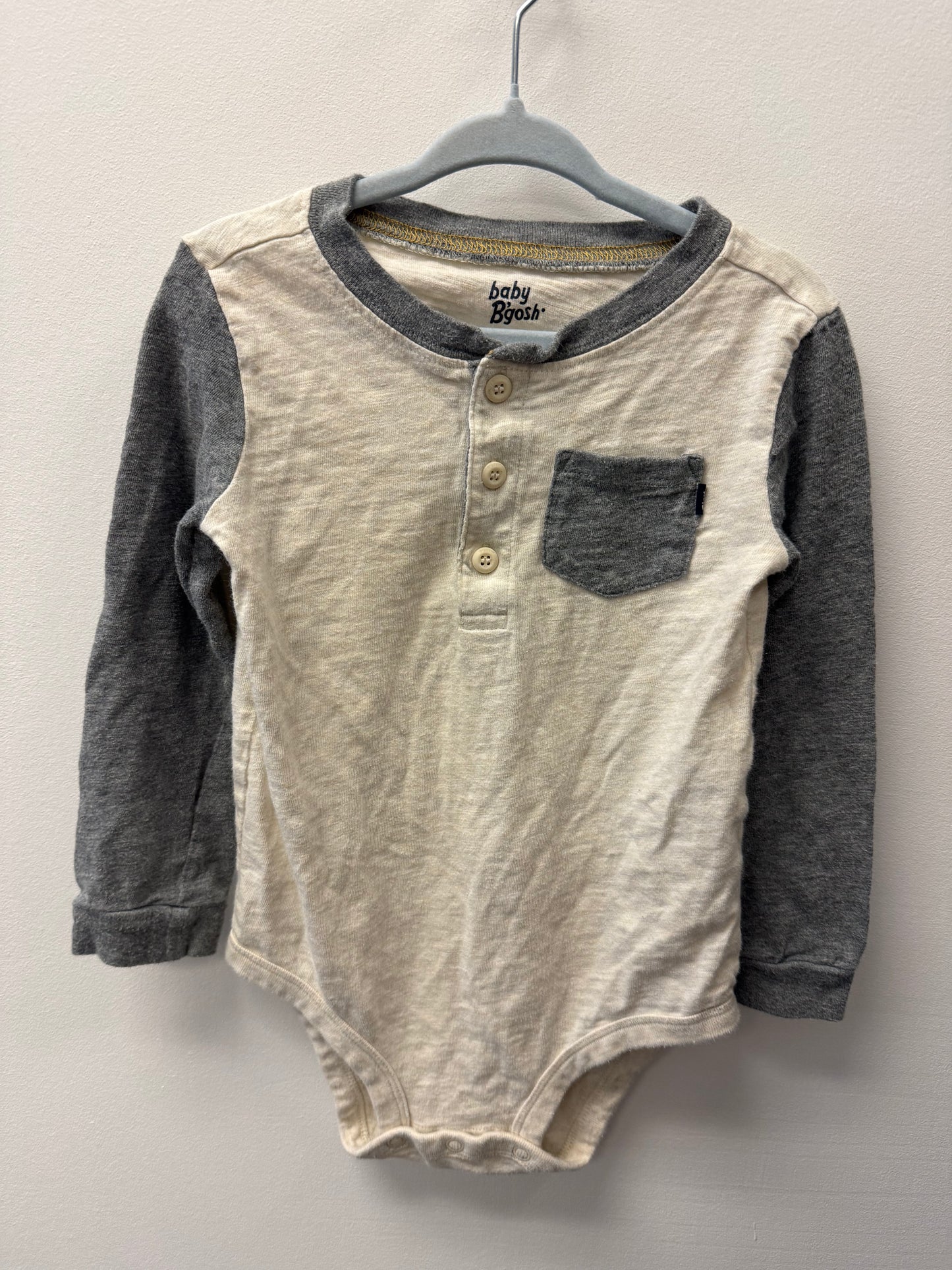 OSHKOSH GREY POCKET ONESIE SIZE 24M