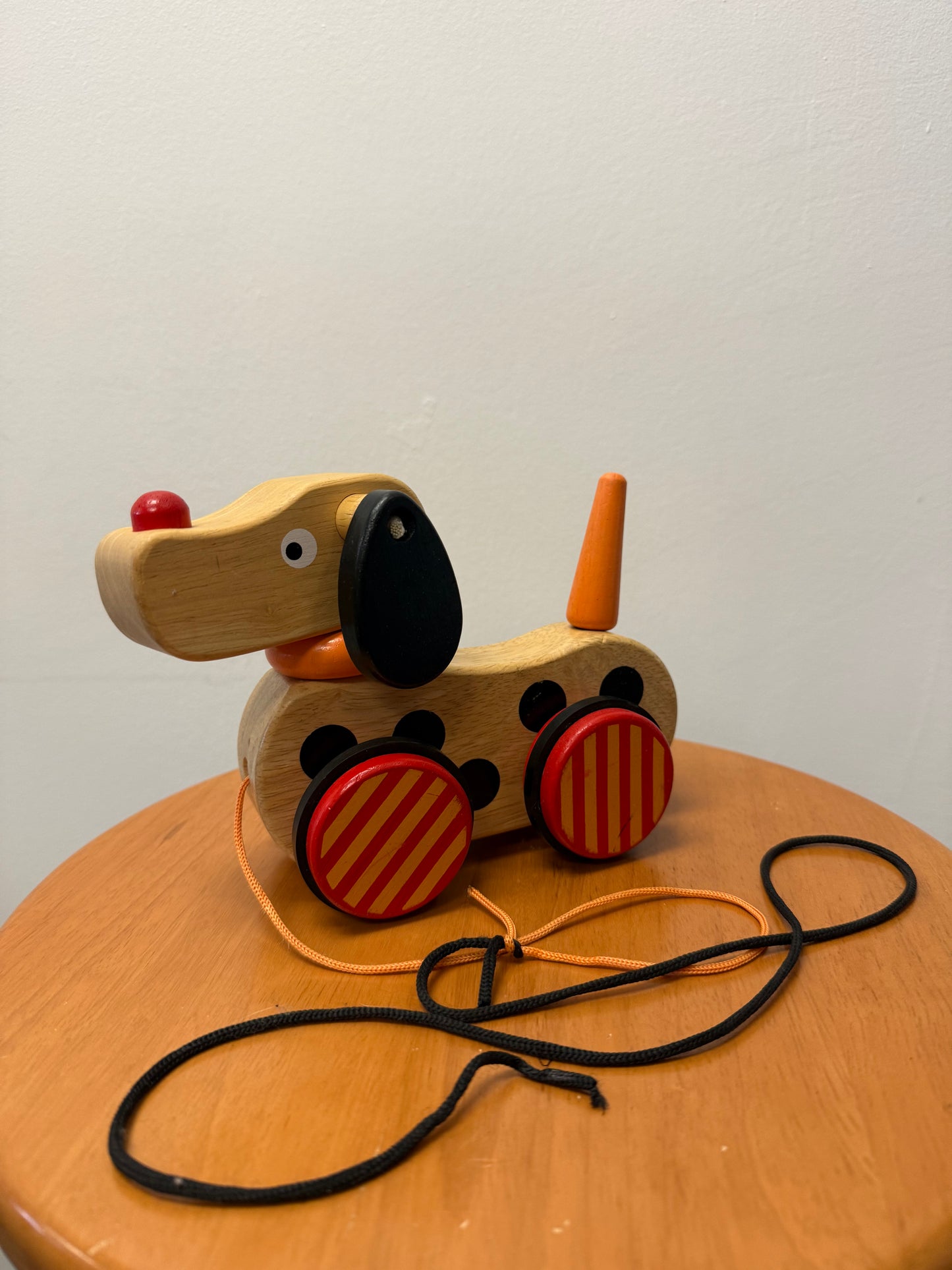 MANHATTEN TOYS DOG PULL TOY