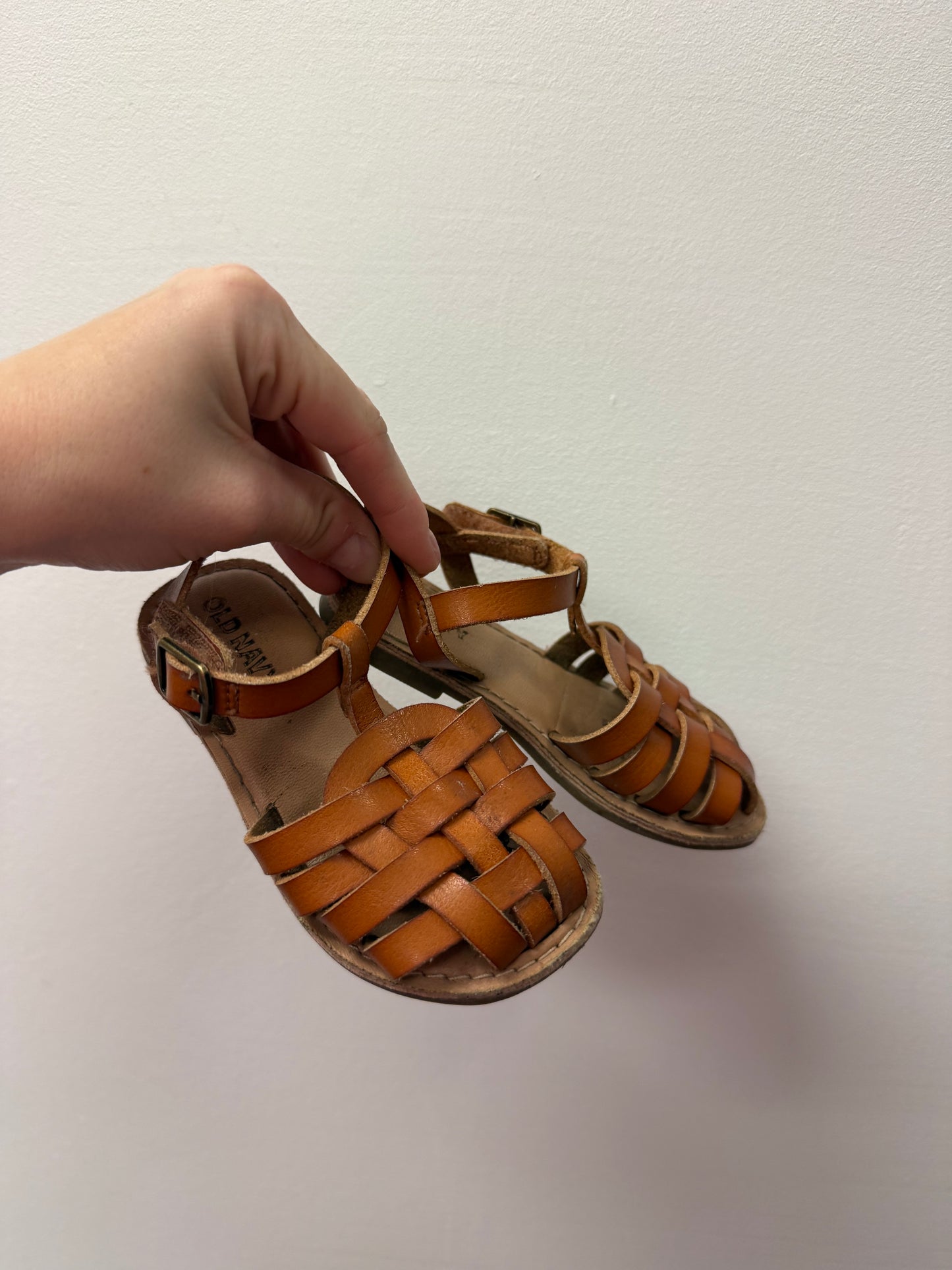 OLD NAVY VELCRO SANDALS SIZE 7 (BROWN)