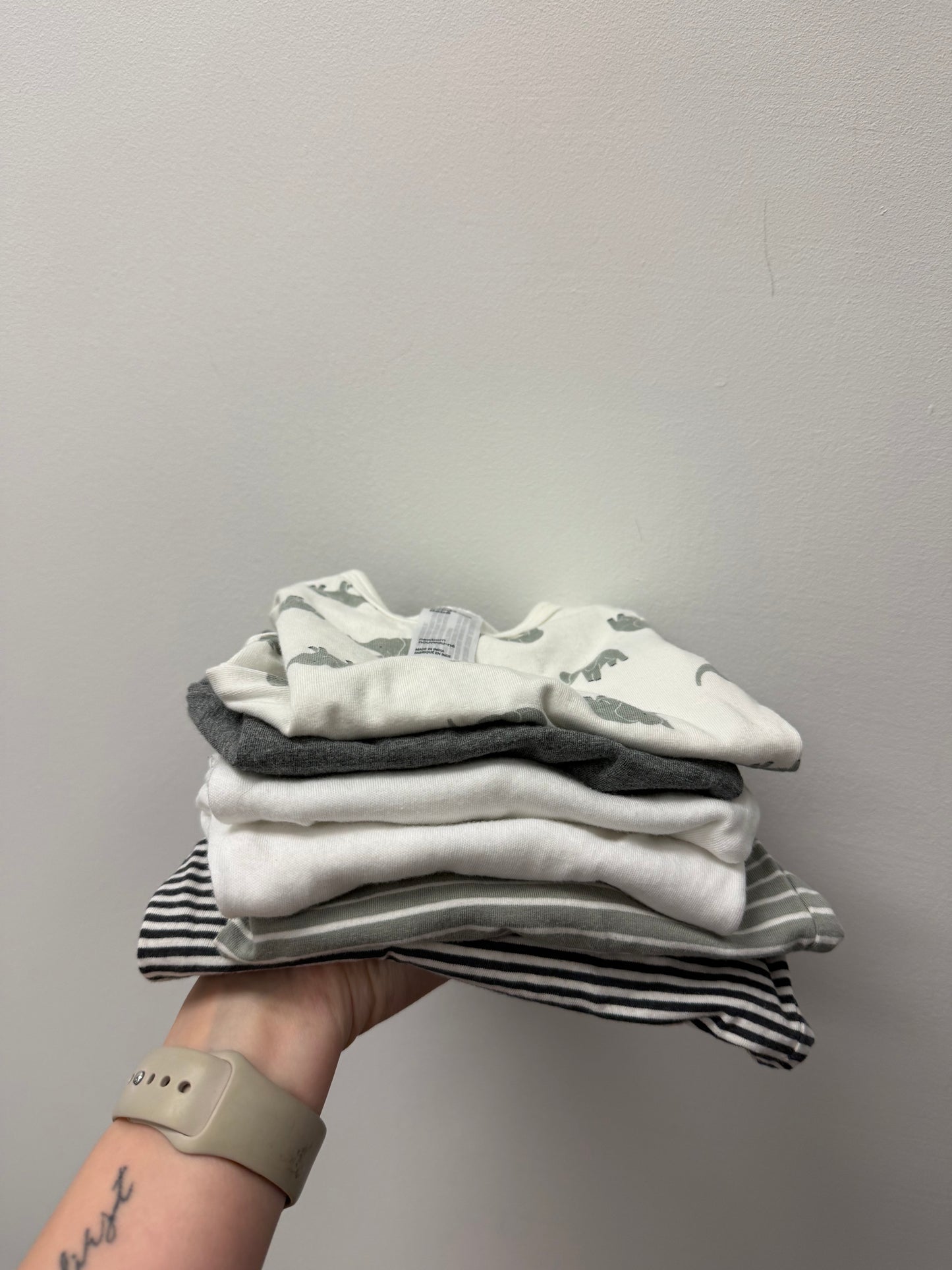 ANKO 6 PACK OF NEWBORN ONESIES