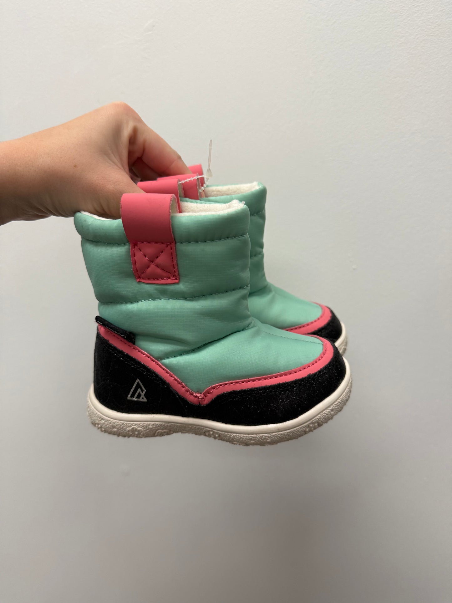 RIPZONE WINTER BOOTS SIZE 6