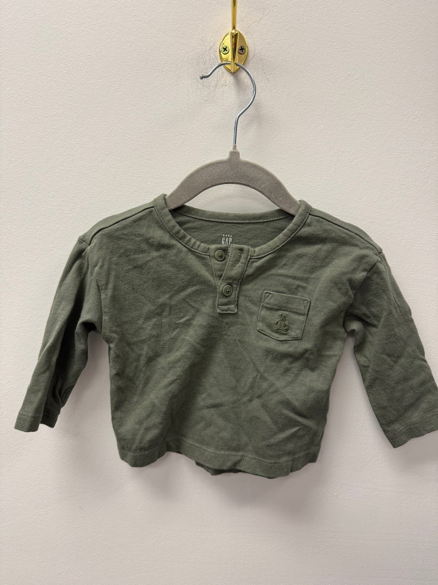 BABY GAP GREEN LONG SLEEVE SIZE 3-6M