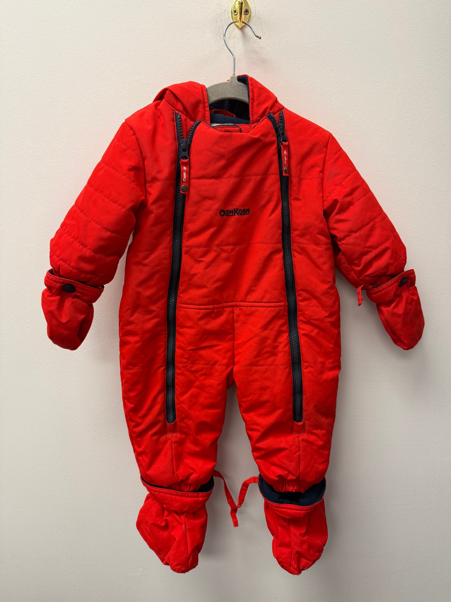 OSHKOSH RED SNOWSUIT SIZE 6-9M