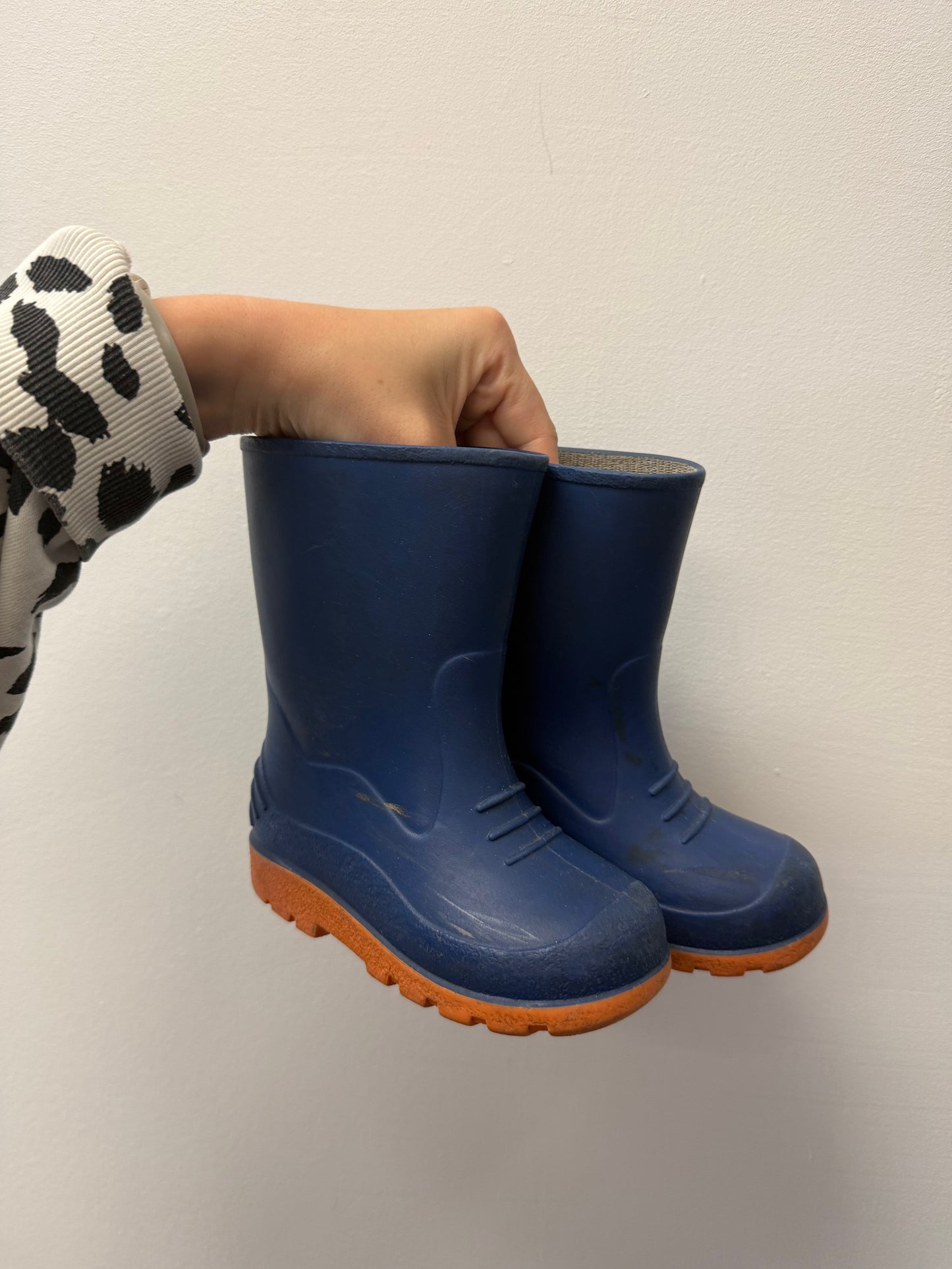BLUE GUM BOOTS SIZE 8