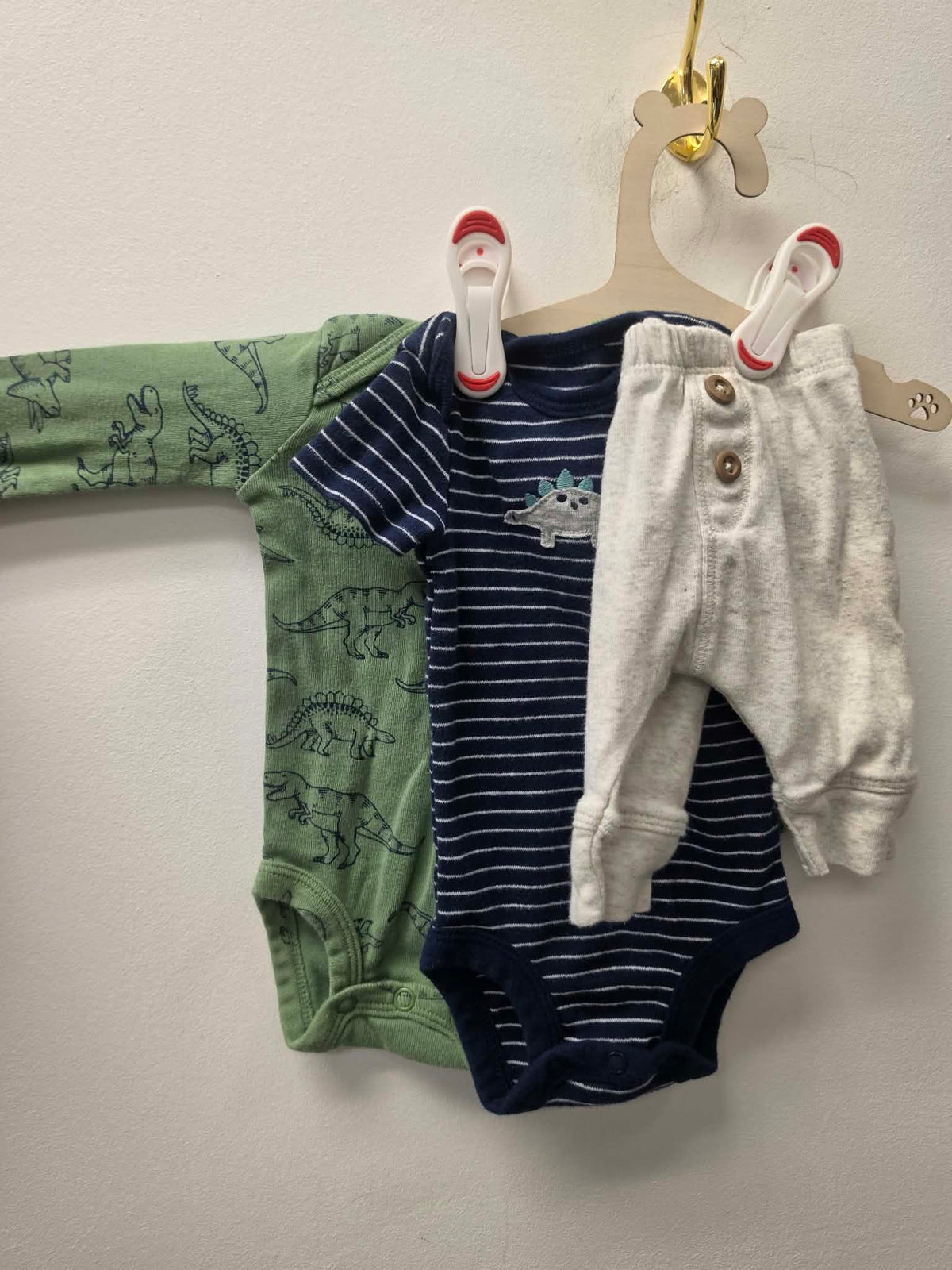 CARTERS 3 PIECE SET SIZE NEWBORN