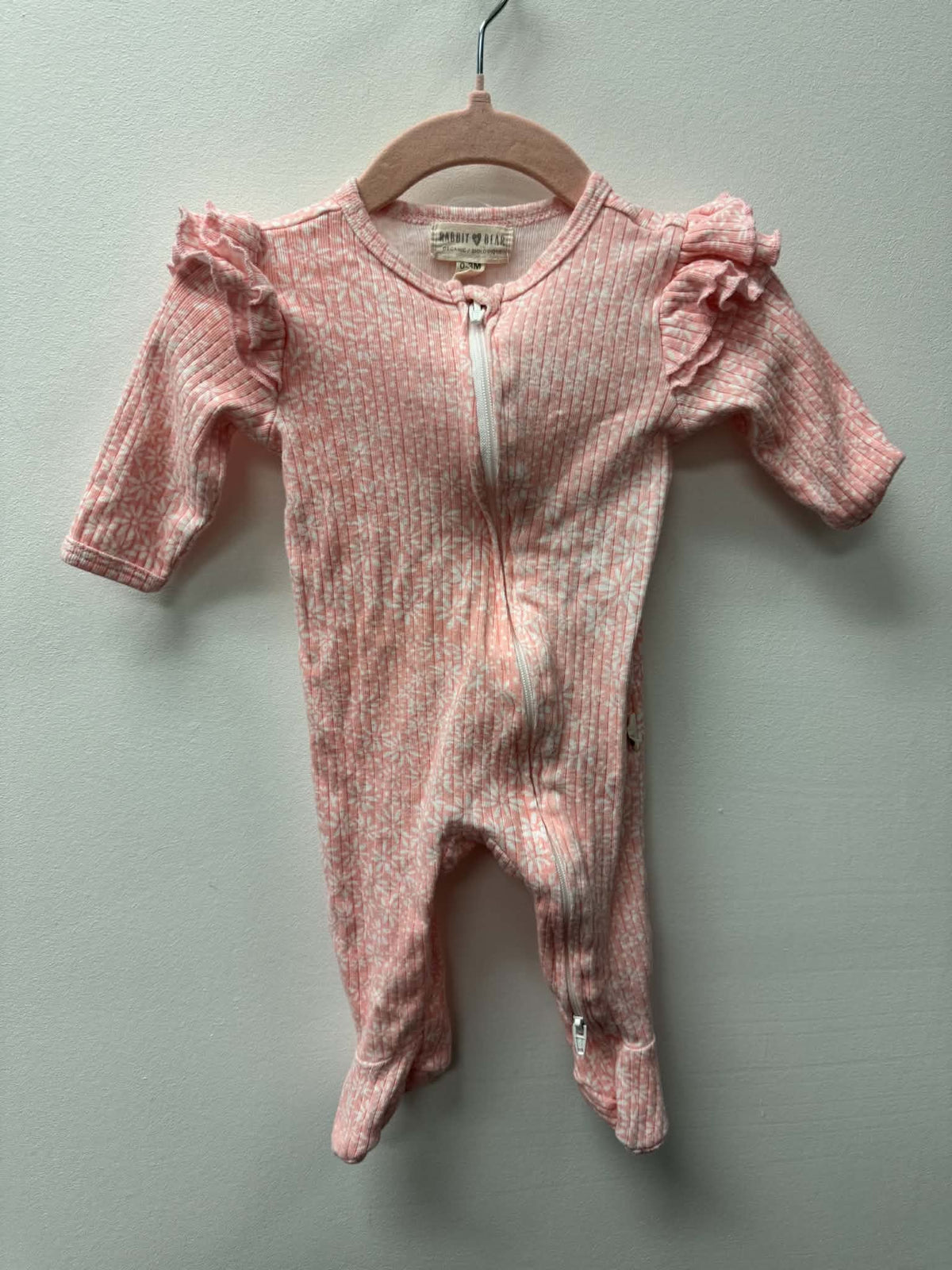 RABBIT + BEAR PINK FRILL ARM SLEEPER SIZE 0-3M