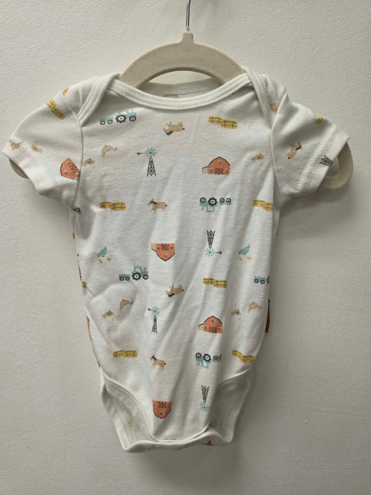 LILA & JACK FARM ONESIE SIZE 0-3M