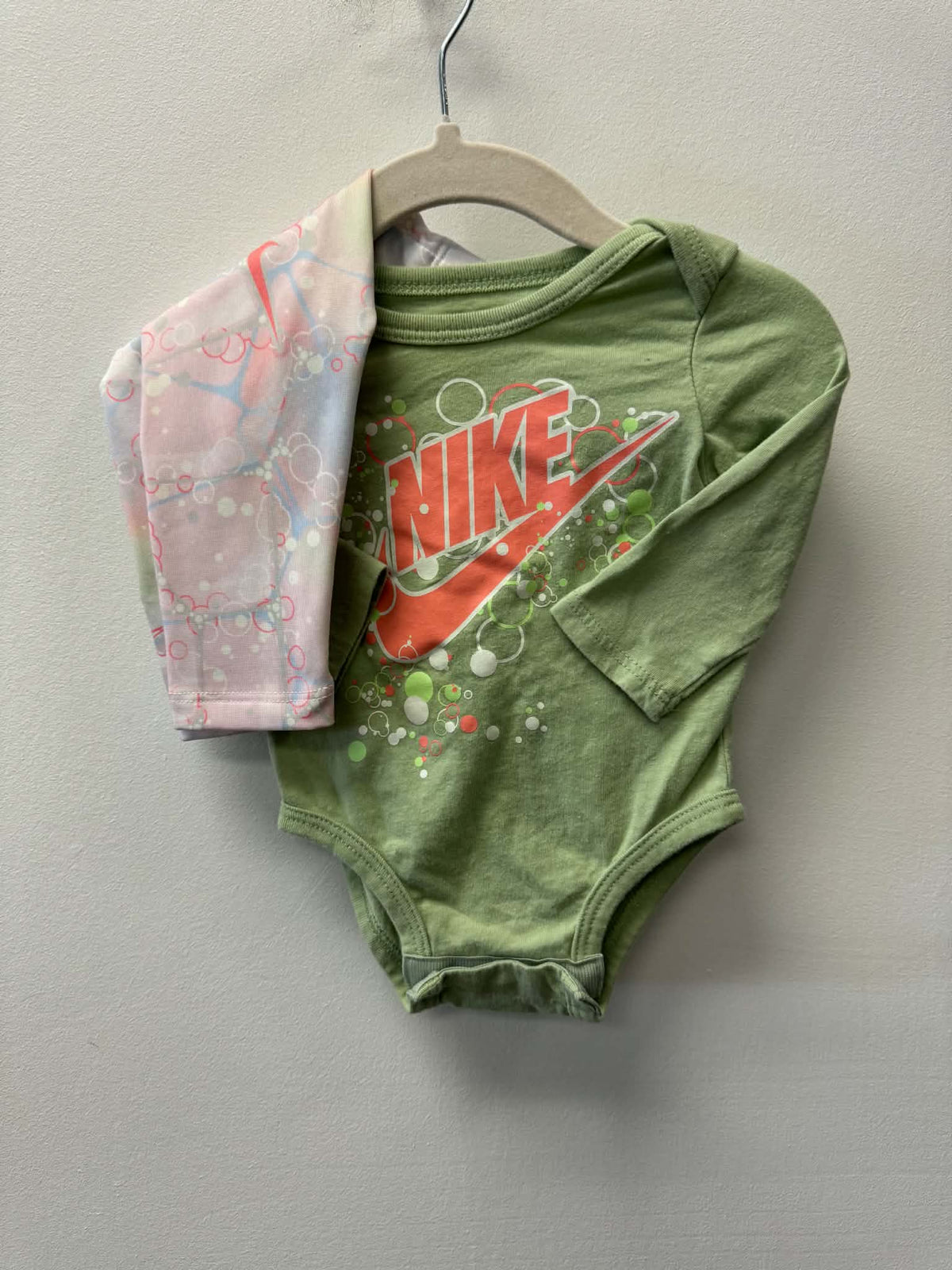 NIKE ONESIE OUTFIT SIZE 3M