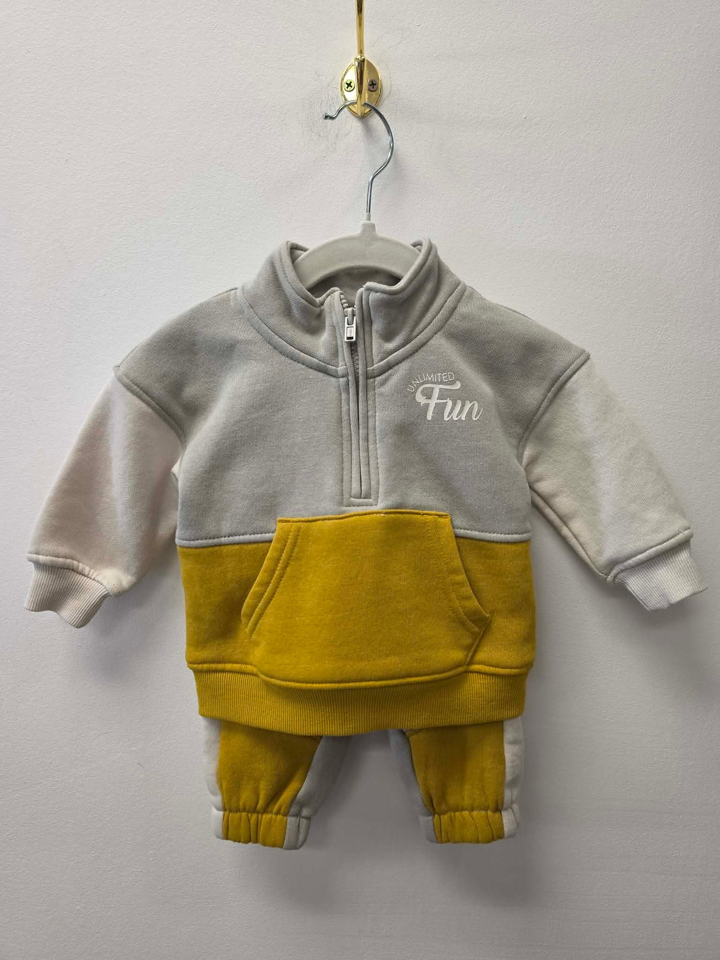 NEAR NEW GEORGE "UNLIMITED FUN" SWEATSUIT SIZE 0-3M