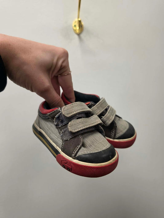 SEE KAI RUN RUNNERS SIZE 4