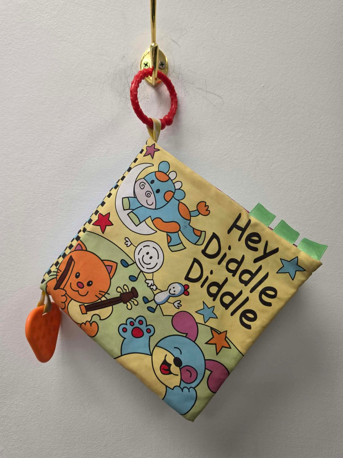 HEY DIDDLE DIDDLE CRINKLE BOOK