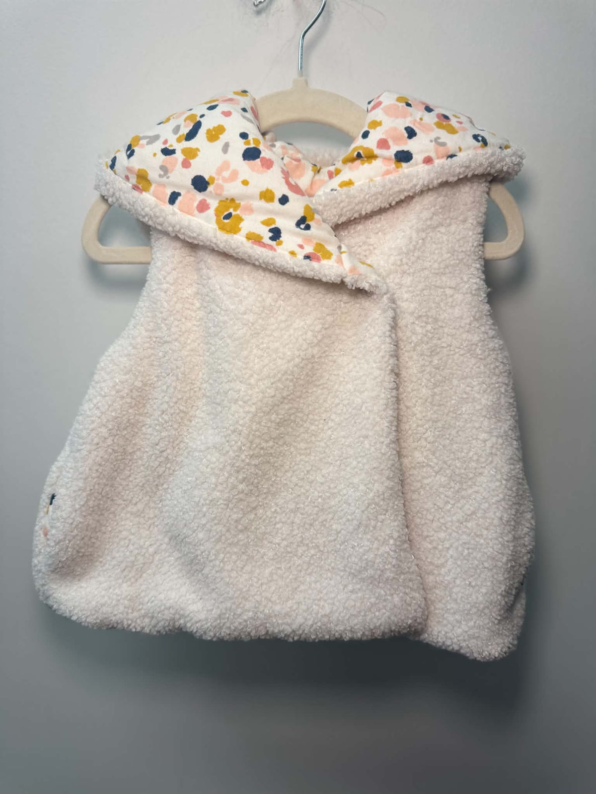 CATHERINE MANDERINO  WHITE VEST SIZE 2T