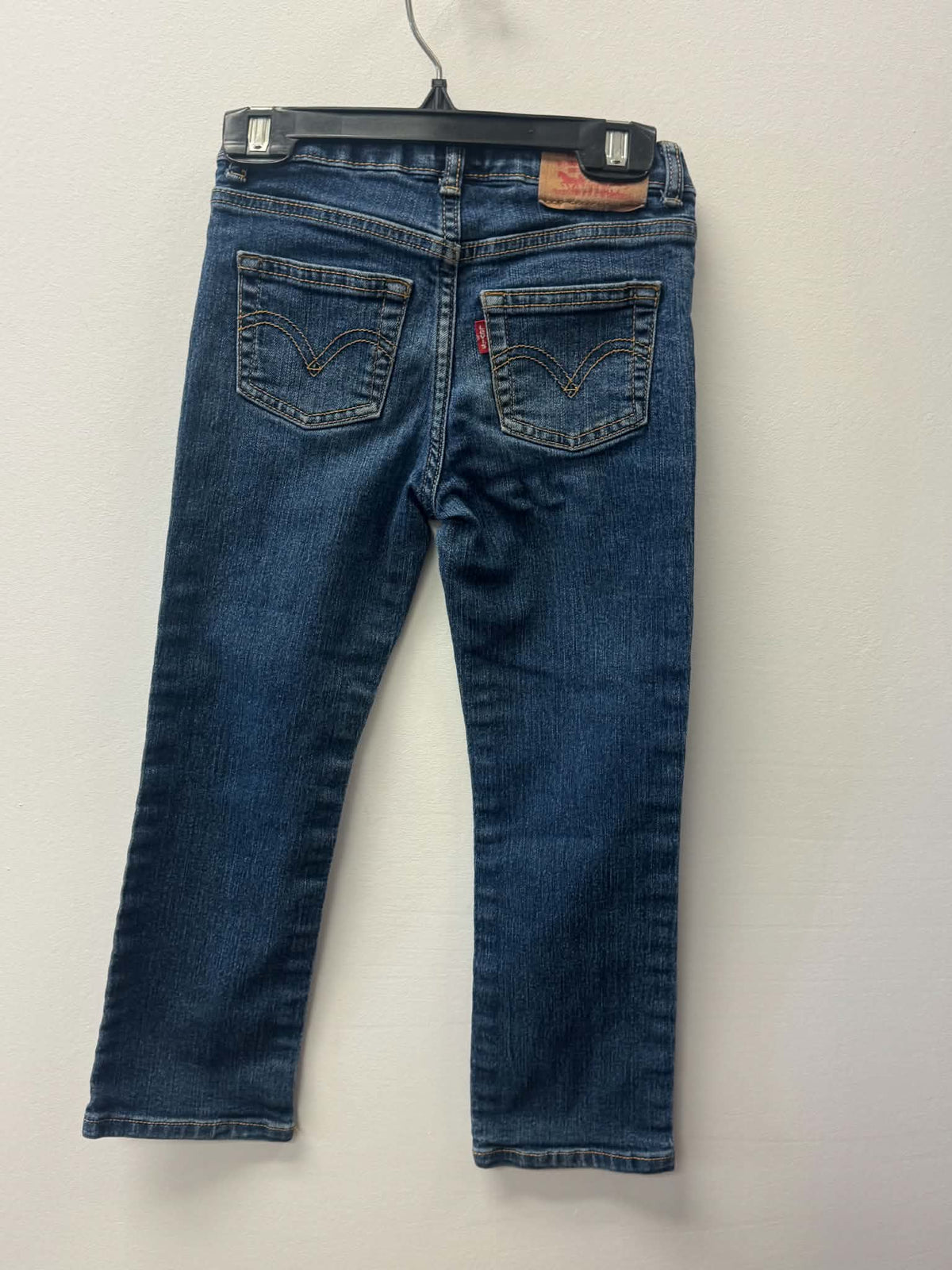 LEVI JEANS SIZE 6