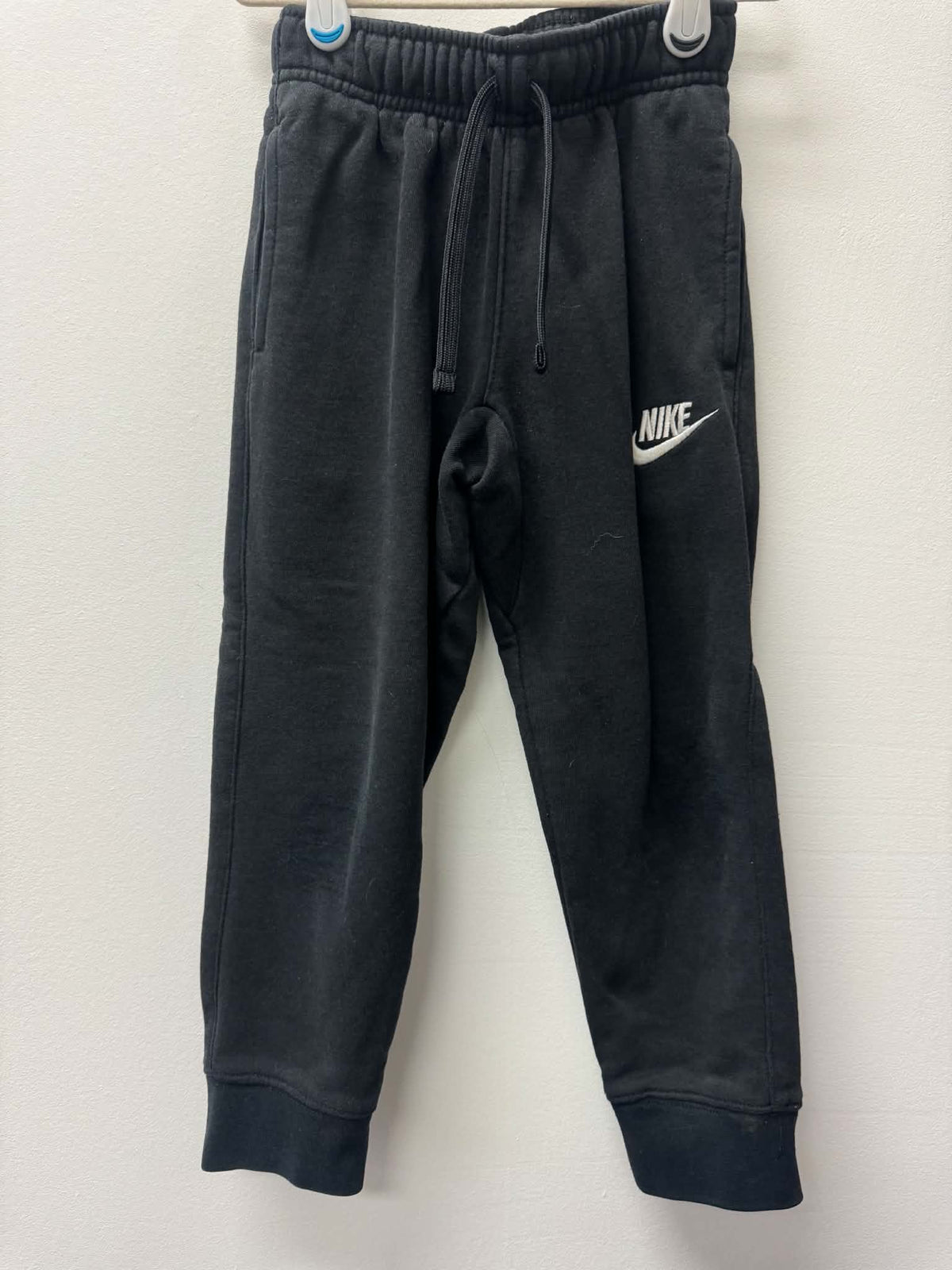 NIKE BLACK SWEATS SIZE 4-5