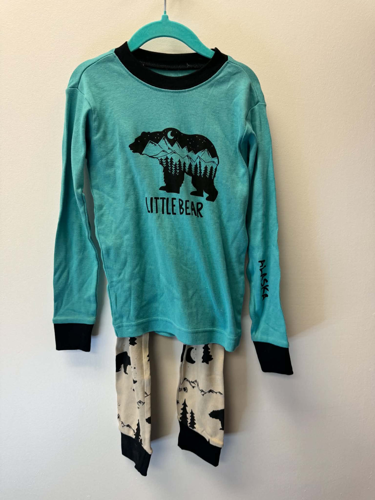 LAZY ONE "LITTLE BEAR" PJ'S SIZE 6
