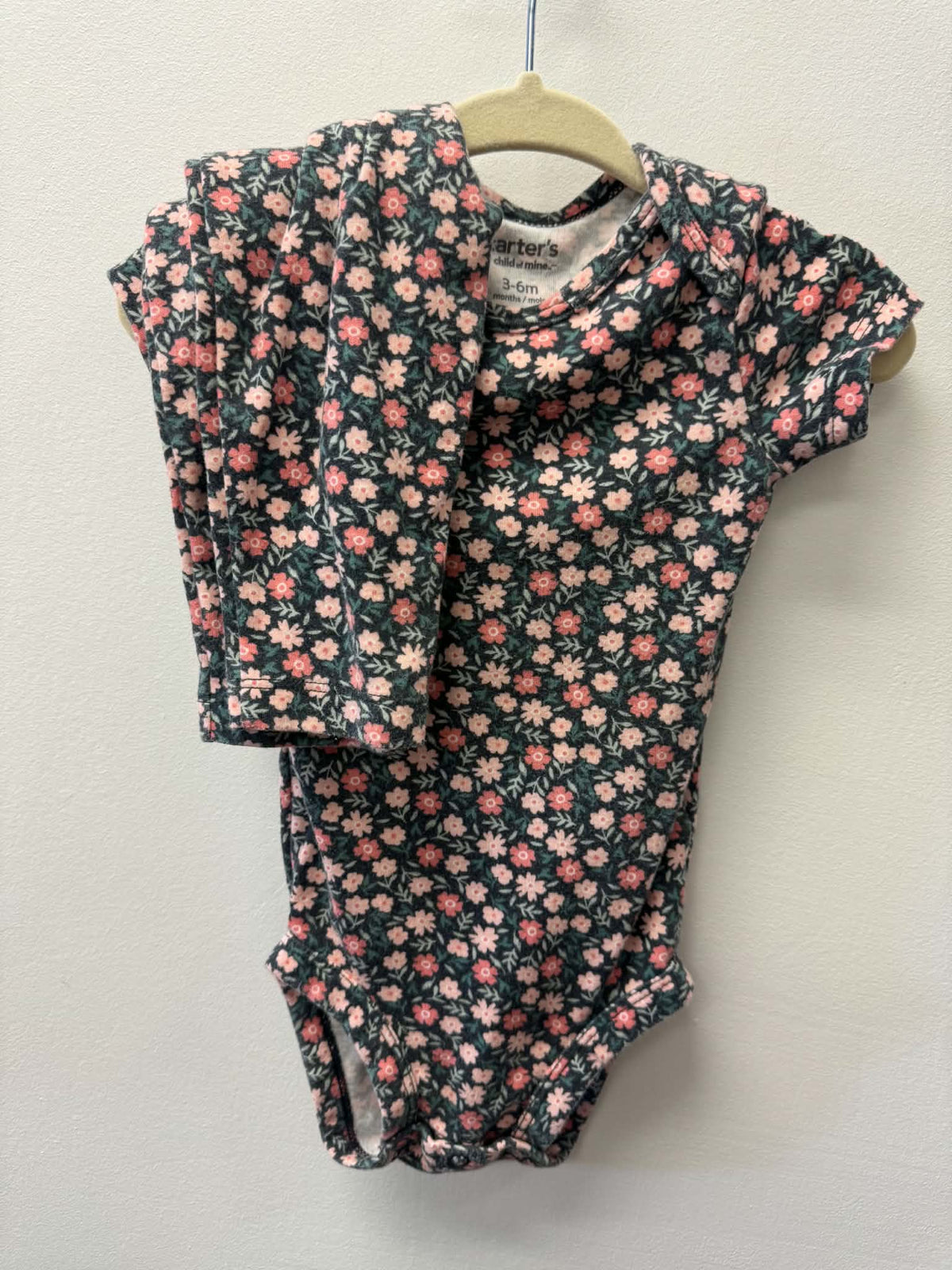 CARTERS FLORAL ONESIE OUTFIT SIZE 3-6M