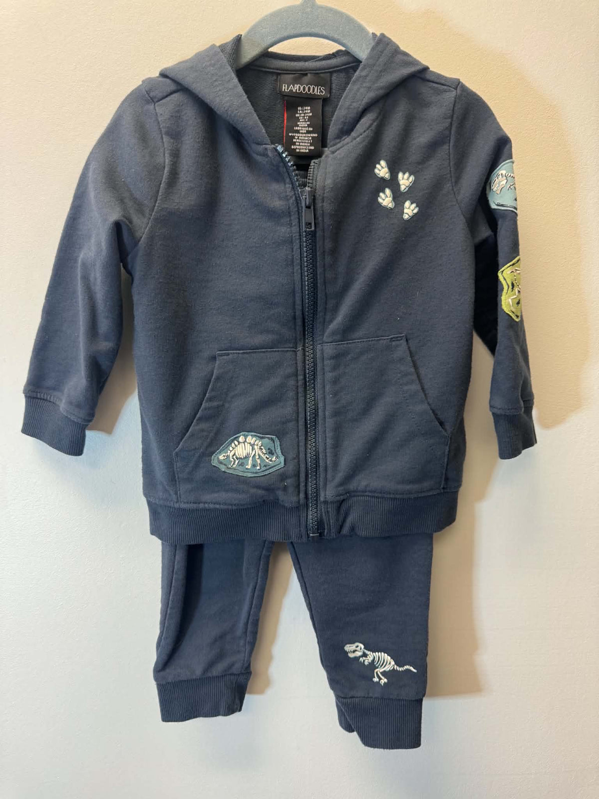 FLAPDOODLES TRACKSUIT SIZE 24M