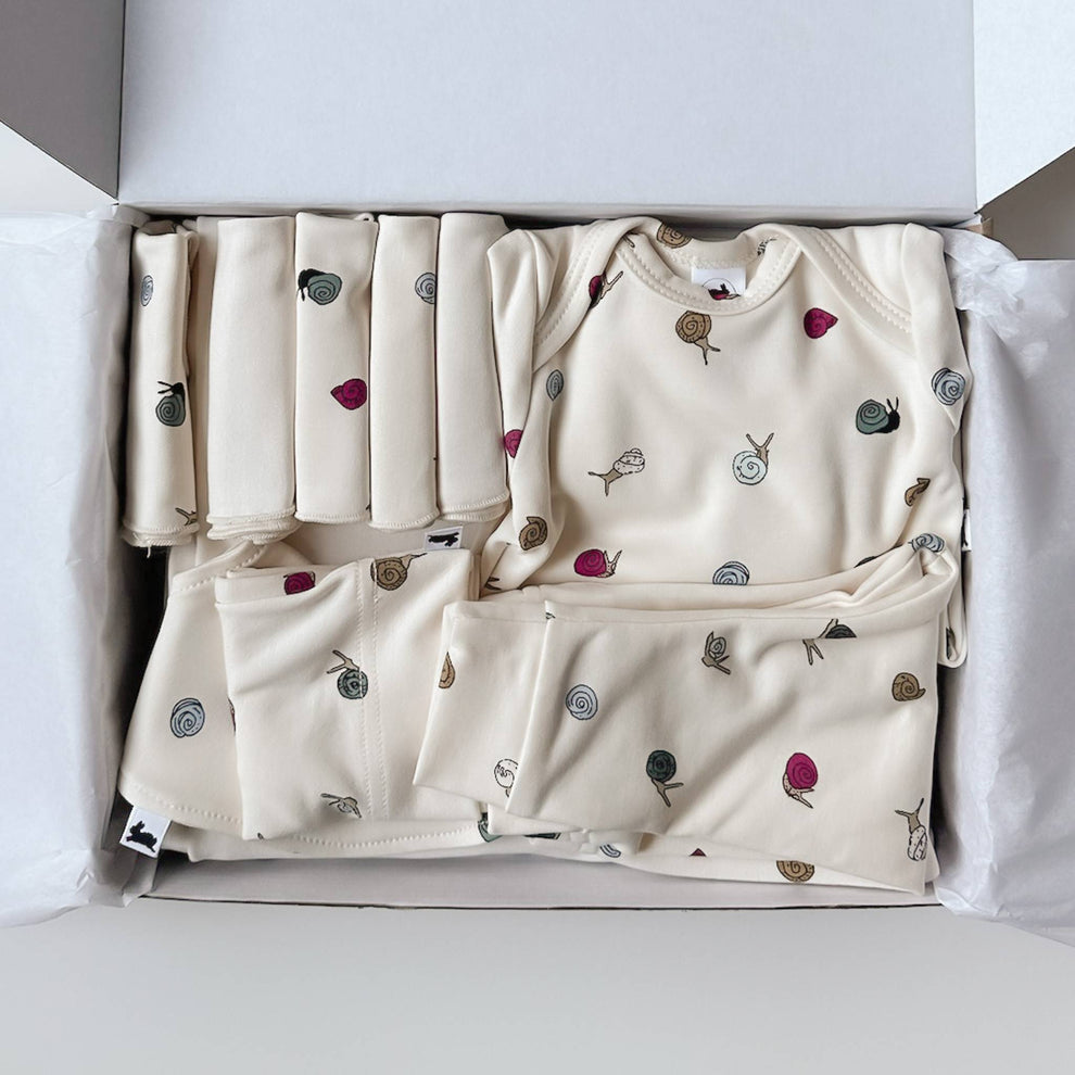 LITTLE & LIVELY BAMBOO BABY CAPSULE GIFT BOX - DITSY SNAILS & CREAM 0-6M
